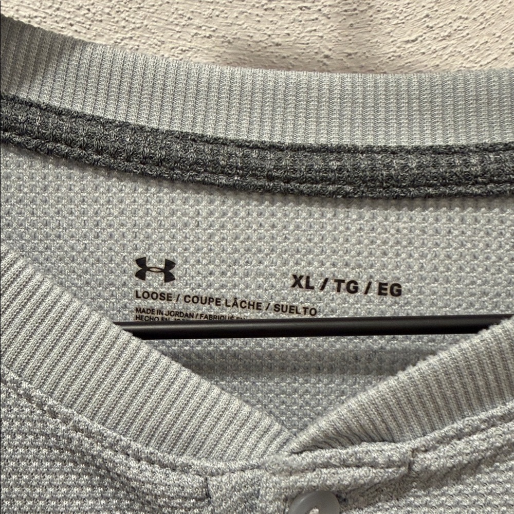 Under Armour Men's Light Gray Long Sleeve Henley - Picture 3 of 3